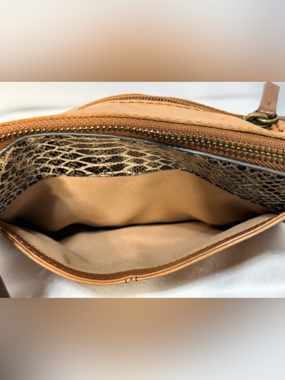 The Sak Sanibel Tan Leather Snakeskin Crossbody Bag Pockets - Picture 6 of 11